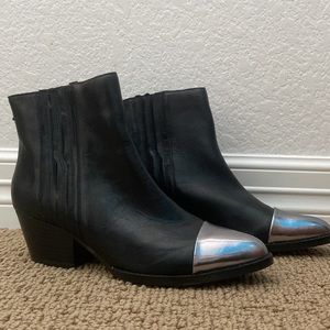 Kenneth Cole Black booties